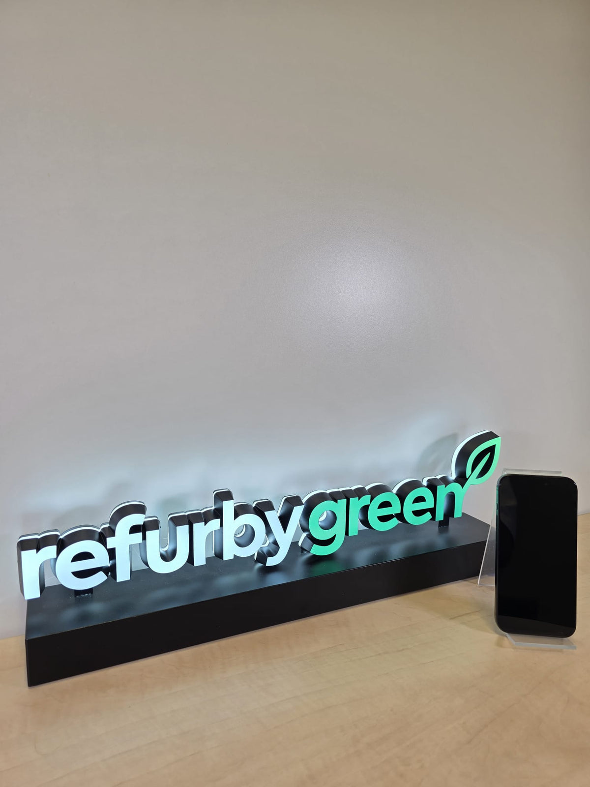 Apple iPhone 15 Pro 256GB – Zwart (VS-model, alleen eSIM, gecertificeerd refurbished)